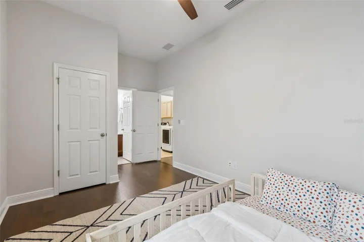Guest room 3 with ensuite bathroom & walk-in closet
