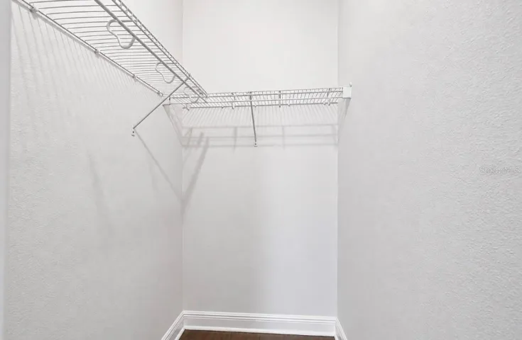 Guest room 2 walk-in closet