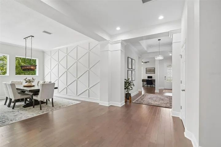 Dinning room & foyer