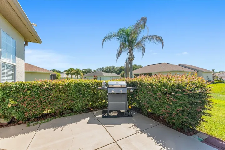 Private BBQ area off the birdcage