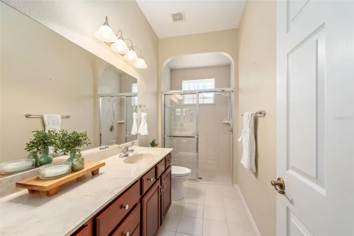 bathroom off bedroom 3
