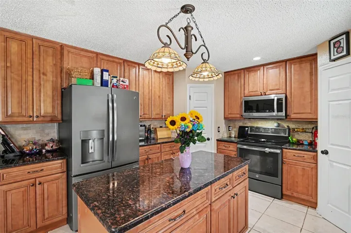 Custom kitchen w/island