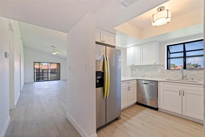 Hallway an Kitchen