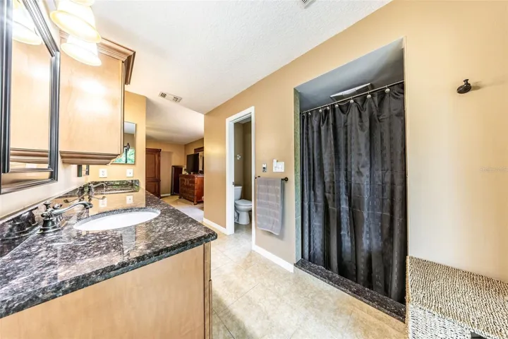 En-suite shower