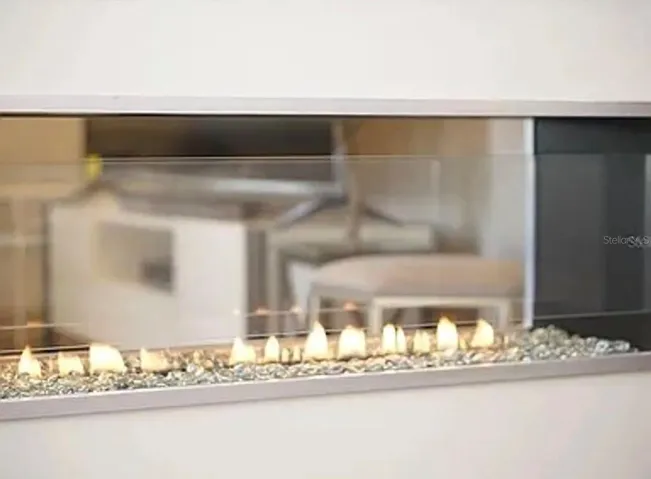 Gas fireplace