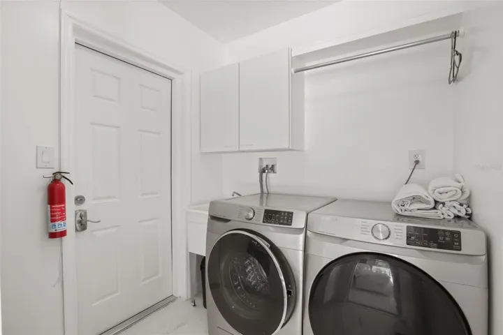 LAUNDRY ( ACCESS FROM IN LAW AND HOME )