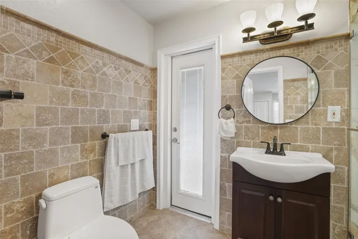 IN LAW SUITE BATH