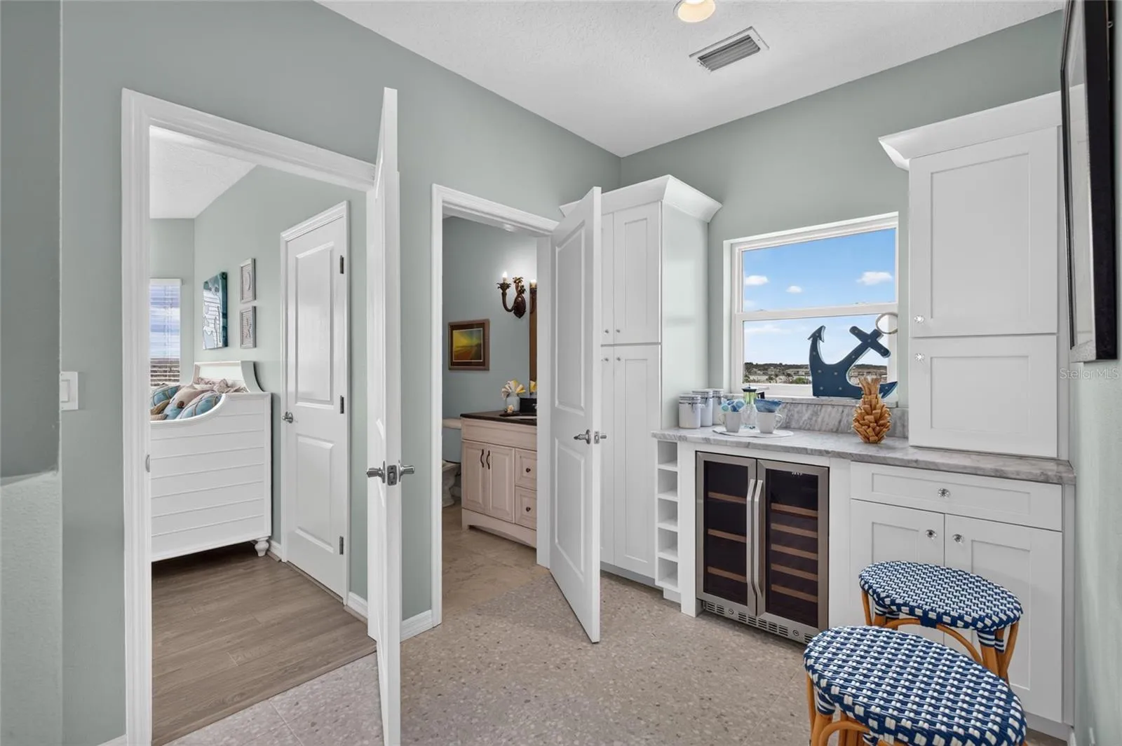 COFFEE/MORNING BAR - GUEST ROOM 4