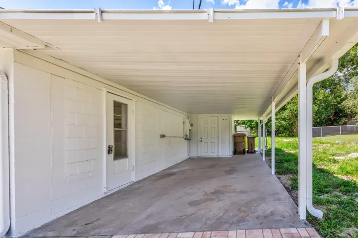 carport interior