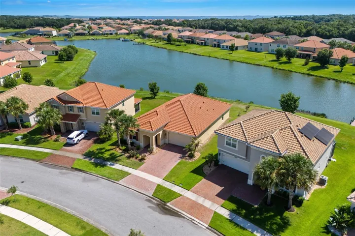 Lakefront Home with access to Lake Toho
