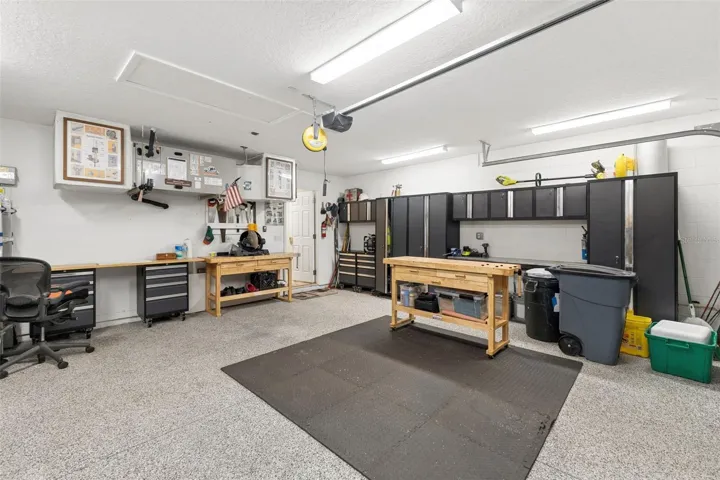 garage with built ins!