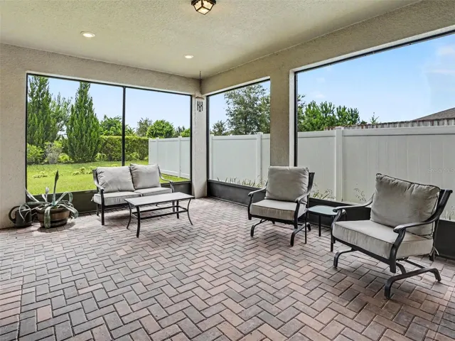Upgraded and Extended Screened Lanai