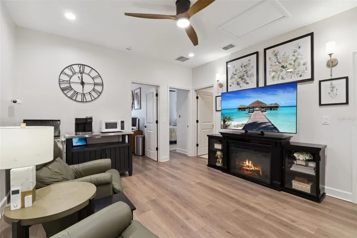 Quick shot of the large loft area, great to entertain, or make an office