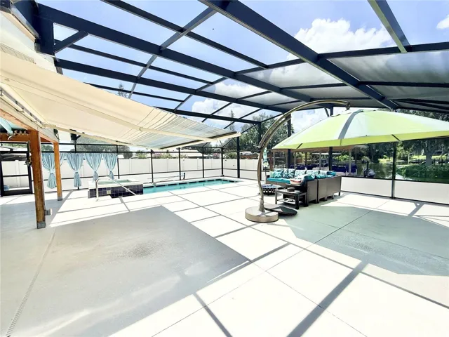 Lanai with retractable awning