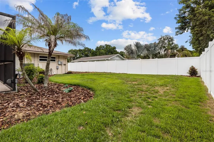 pvc fencing around whole back yard