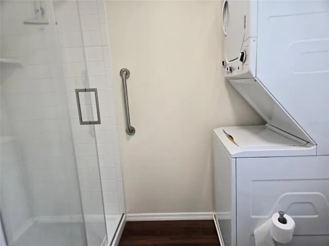 Primary bath w/laundry and shower