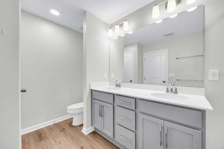 Owners Bath