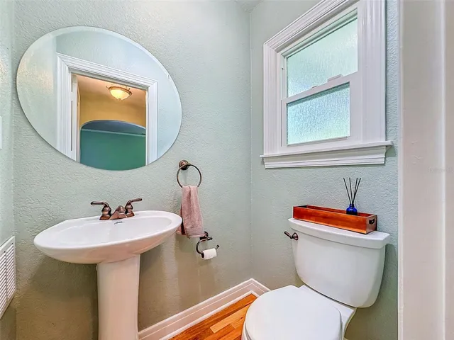 1/2 Bath