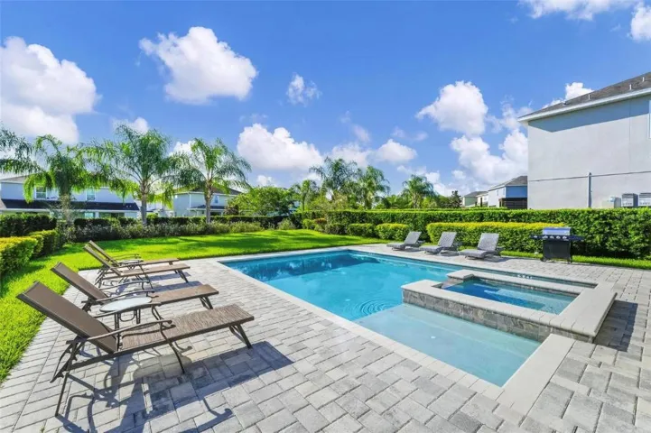 Panoramic Pool left view