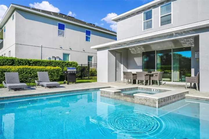 Side Pool view