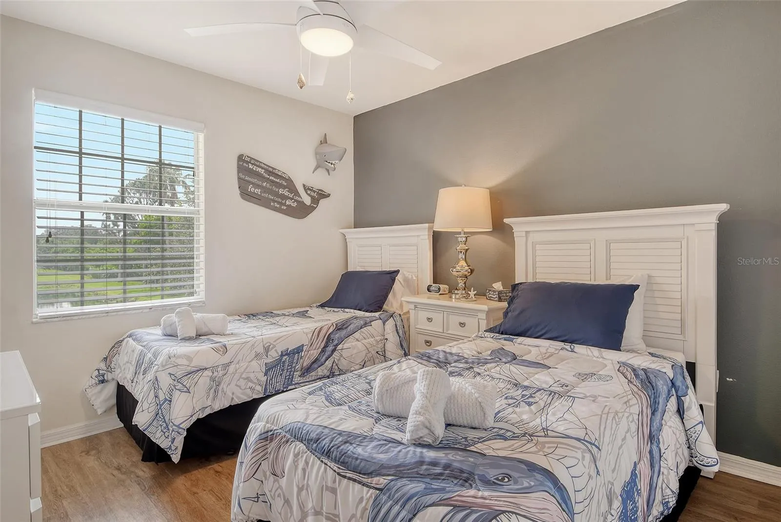 Bedroom 3 with twin beds