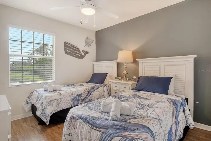 Bedroom 3 with twin beds