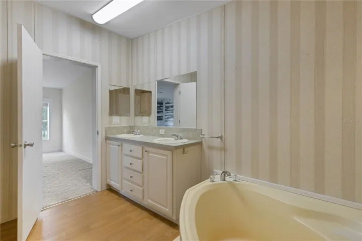 Ensuite Primary Bathroom