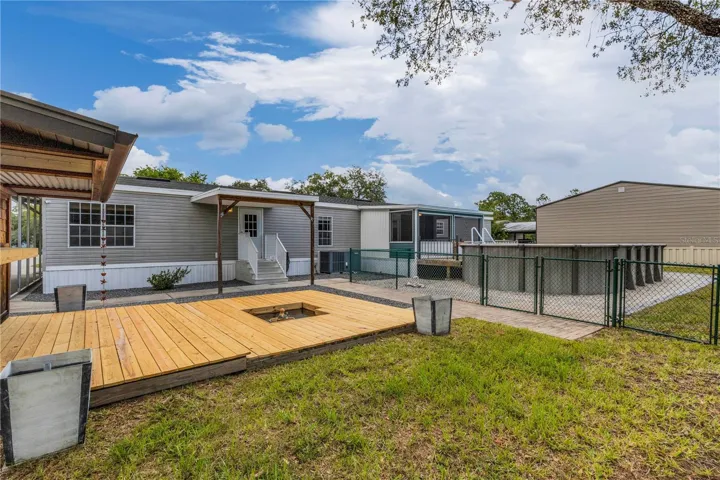 Cabana/workshop w/deck