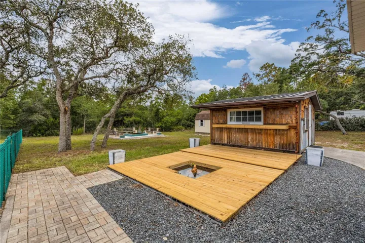 Cabana/workshop w/deck
