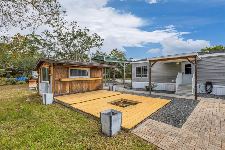 Cabana/workshop w/deck