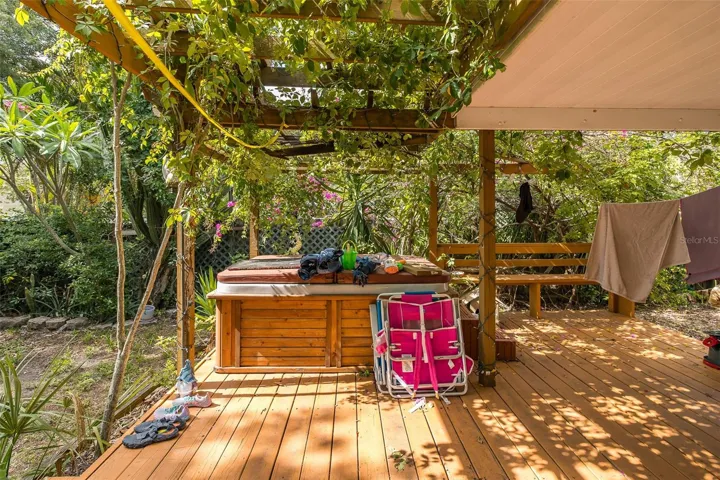 Covered Back Porch/Deck