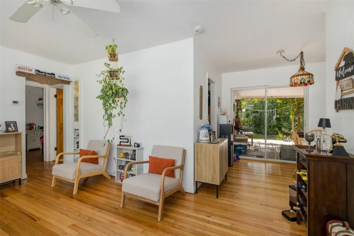 Living Room/Dining Area