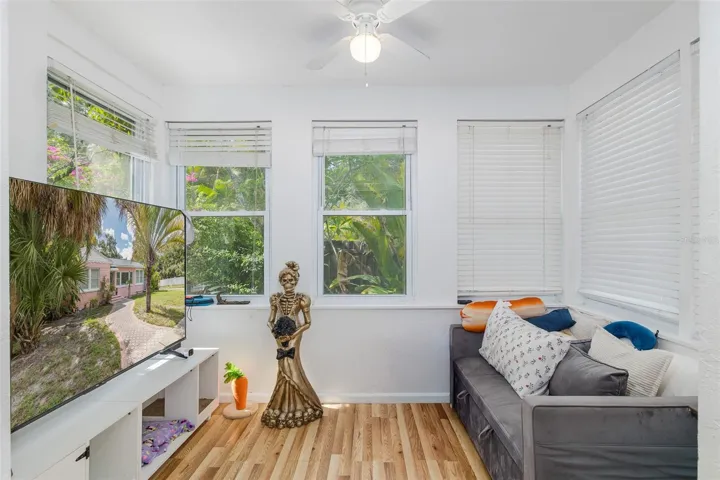 Bonus Room/Sitting Area