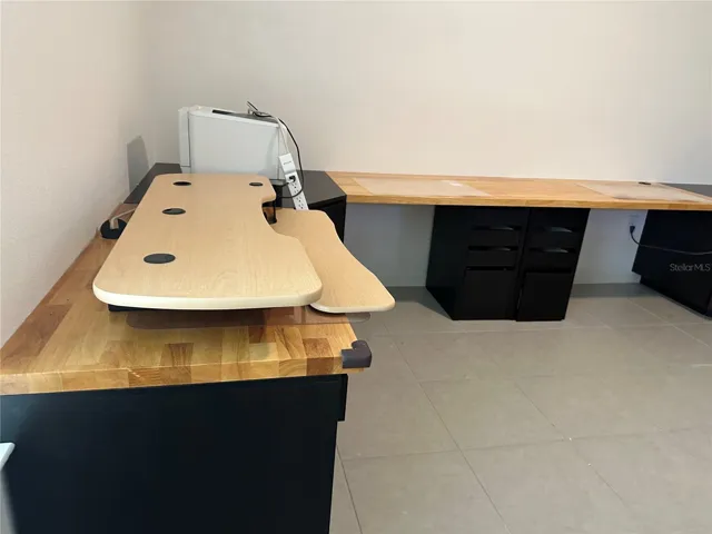 Desk room