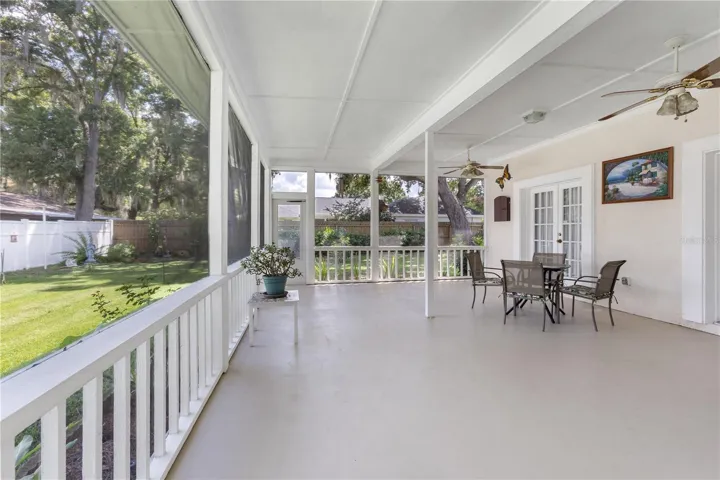 screened in/covered patio