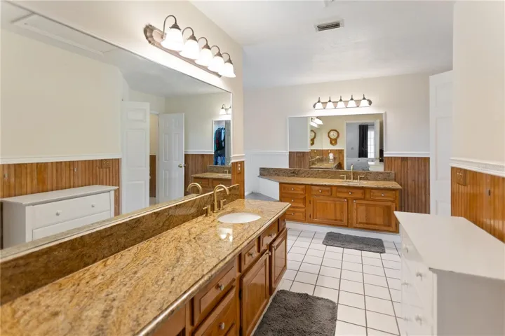 primary en-suite bathroom