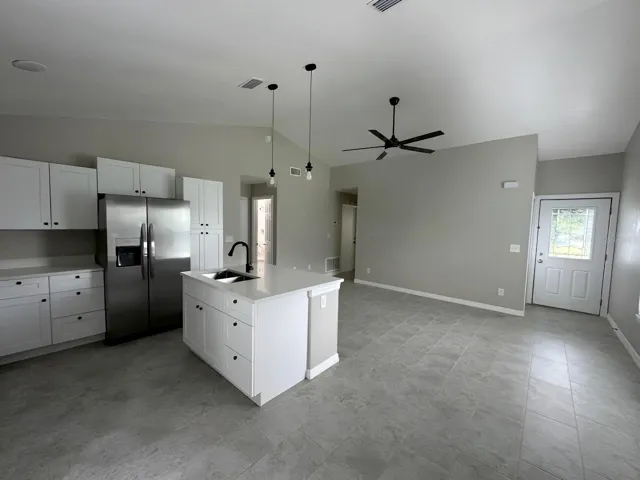 Kitchen/Dining Area