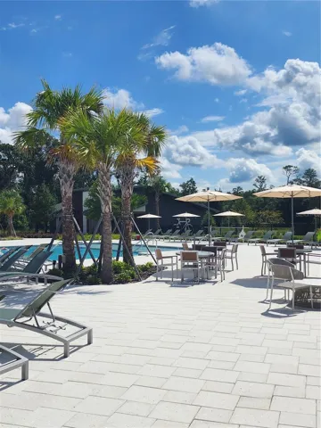 clubhouse patio 2