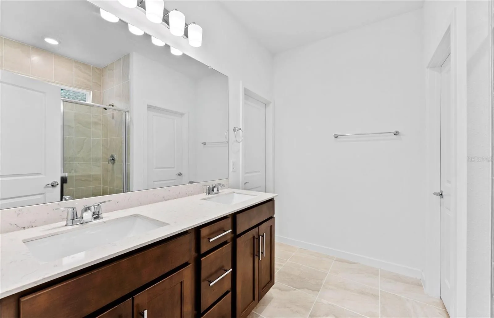 Owner's Bath w/Dual Sinks