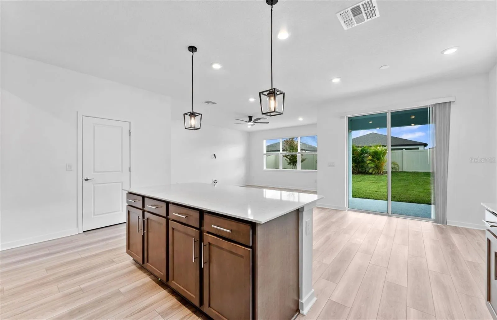 Center Island w/Storage