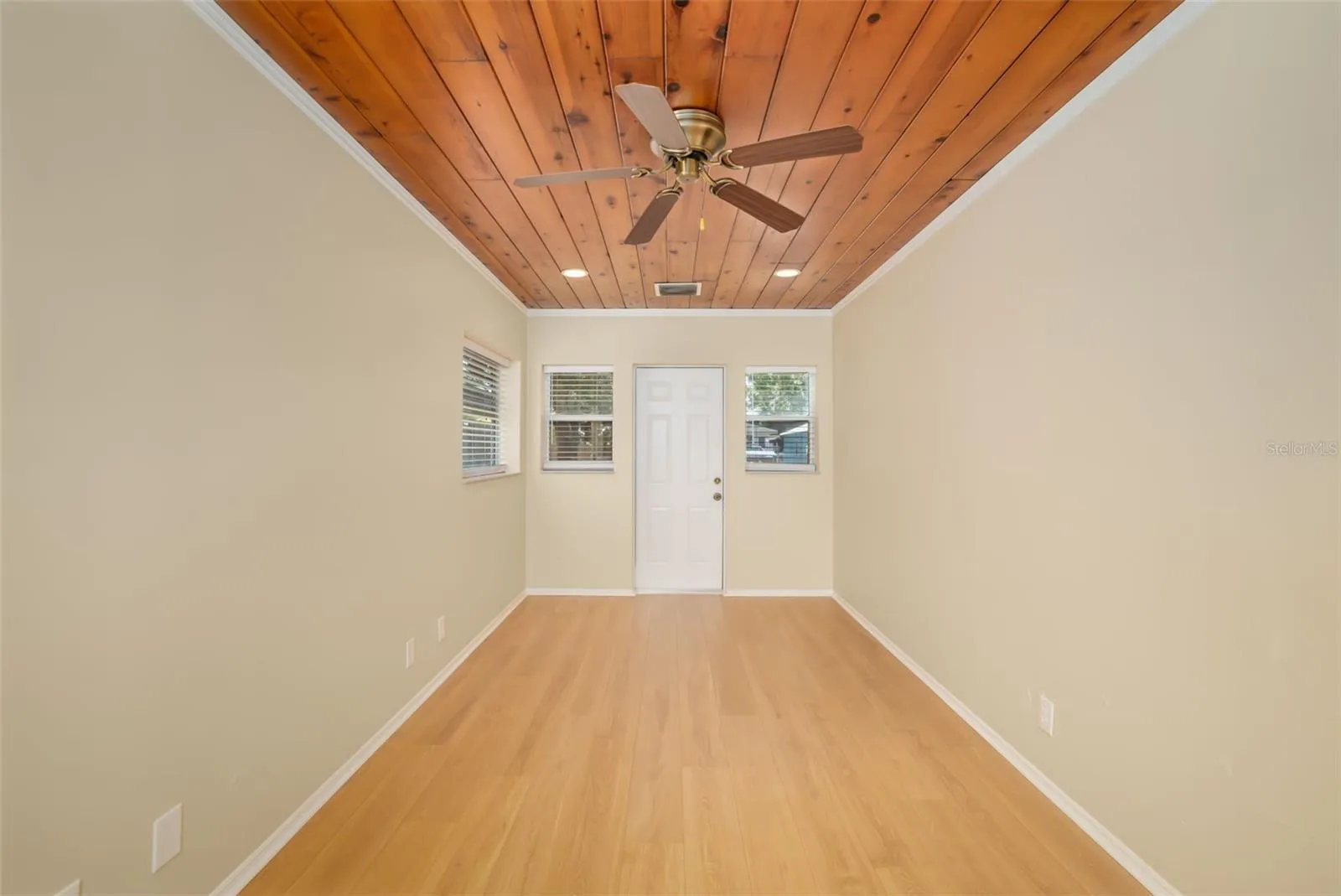 Bonus room/Office/Possible third bedroom