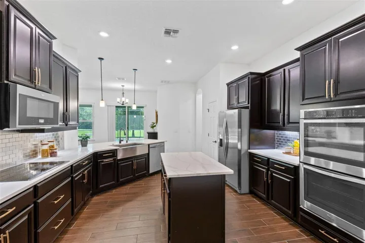 Perfect Flow w. Plenty of Counter Space