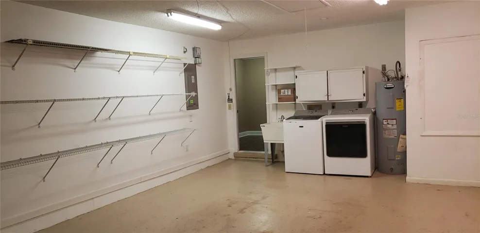 Garage/washer and dryer