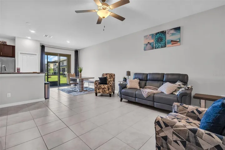 Living room/dining room