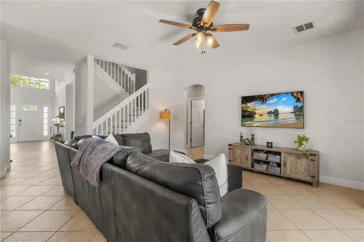 Family room off kitchen - open concept living
