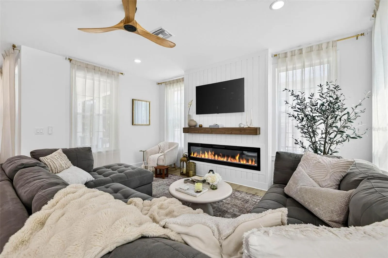 Electric fireplace