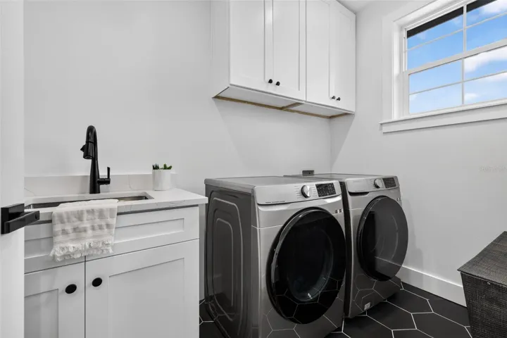 3rd level laundry room