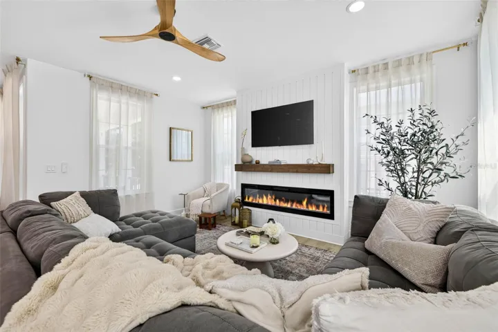 Electric fireplace