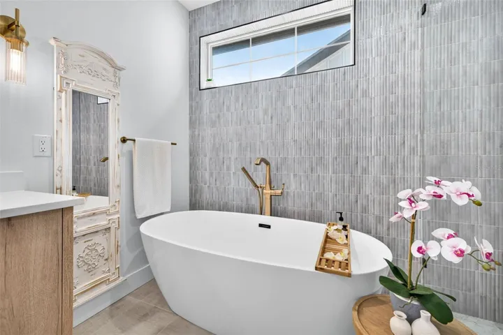 Primary ensuite bath