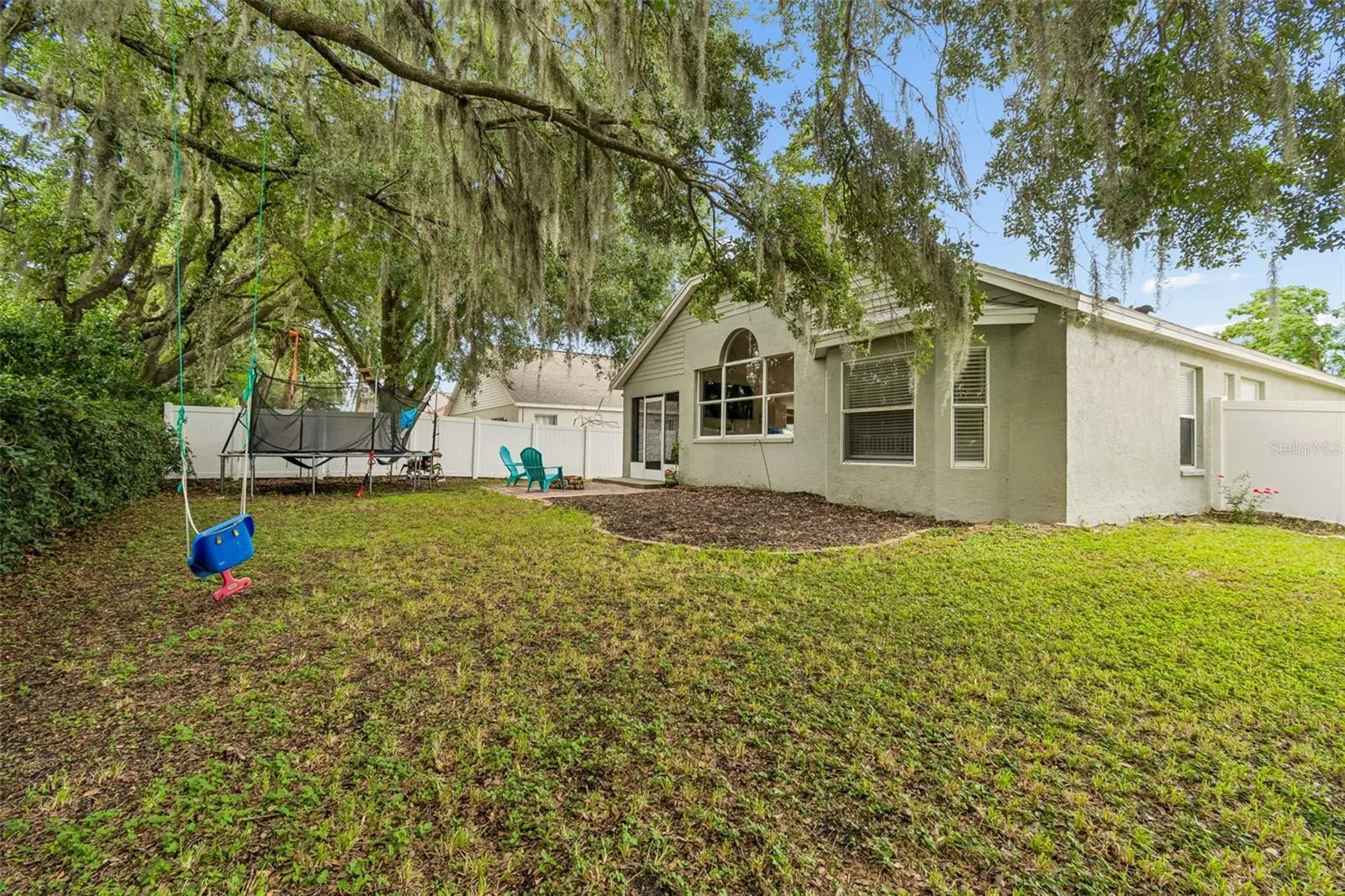 Spacious fully fenced back yard